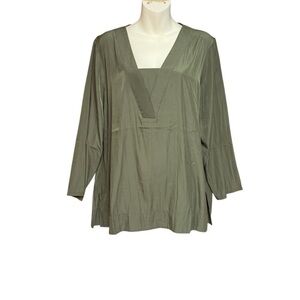 Chicos size 2 NWT sea island trapunto stitch V neck 3/4 sleeve green Tunic Top